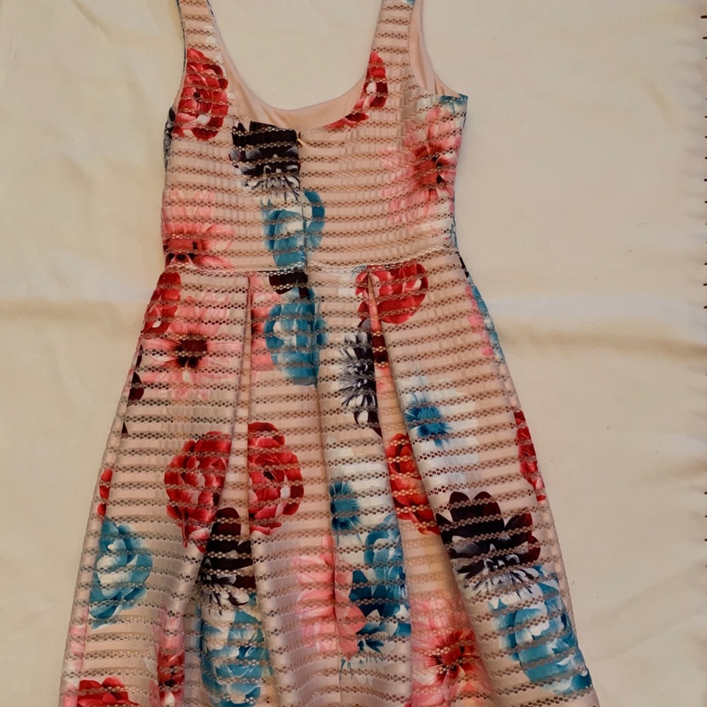 GUESS Los Angeles - Picture 8 of 8